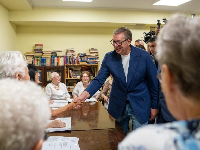 VUČIĆ NAJAVIO NOVO POVEĆANJE PENZIJA I NAJVEĆI RAST ZARADA U SOCIJALNOM SEKTORU - Palanka info