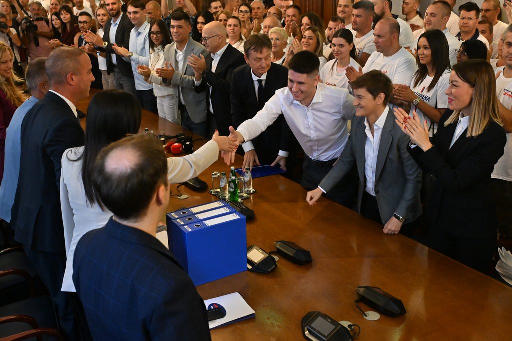 PREDATA PRVA IZBORNA LISTA: Koalicija "Aleksandar Vučić - Ujedinjena Srbija" predala RIK-u više od 224.000 potpisa - Palanka info PREDATA PRVA IZBORNA LISTA: Koalicija "Aleksandar Vučić - Ujedinjena Srbija" predala RIK-u više od 224.000 potpisa - Palanka info