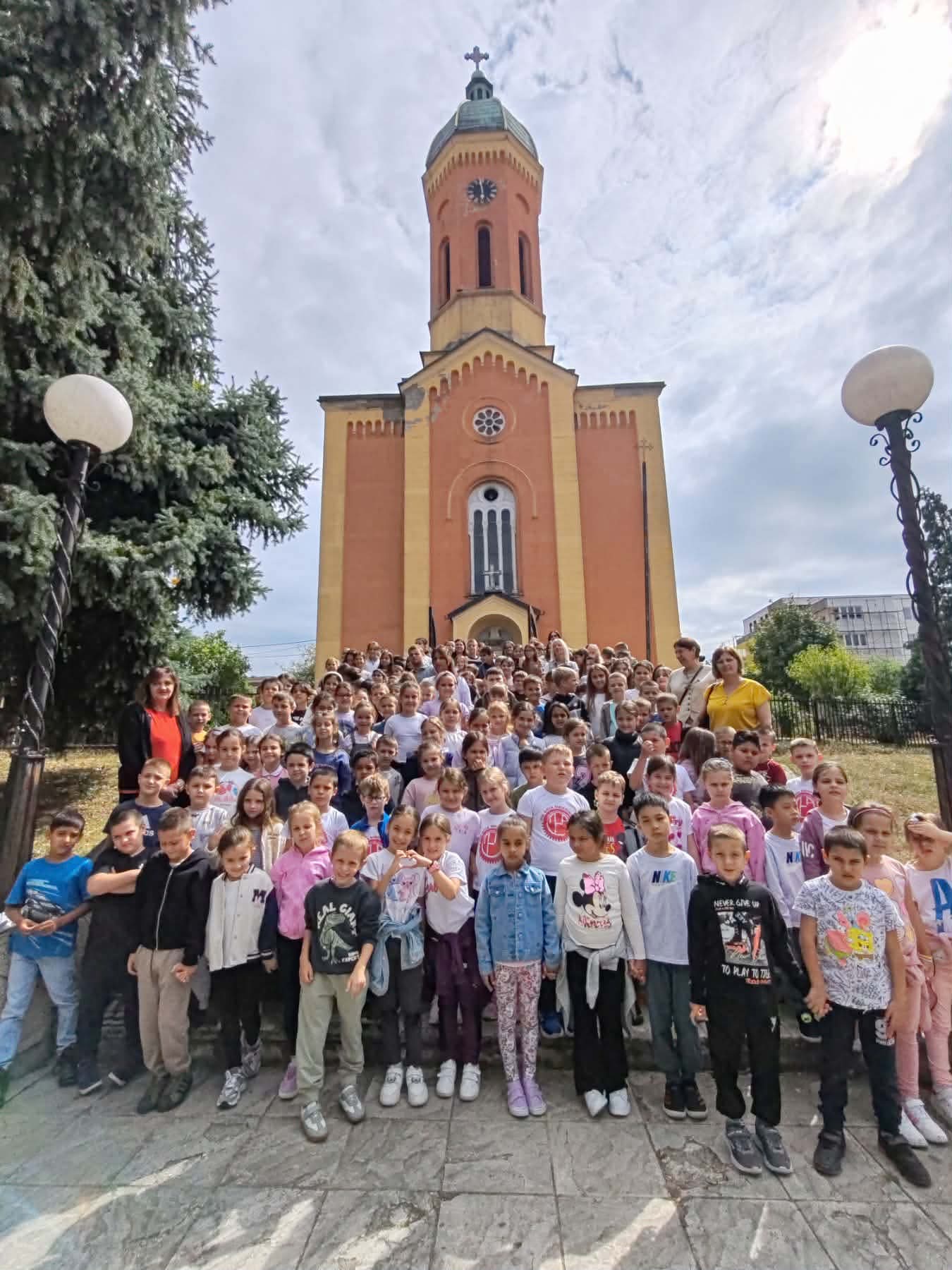 MOLITVA ZA ZDRAVLJE, MUDROST I ZNANJE: UČENICI I NASTAVNICI OŠ „OLGA MILOŠEVIĆ“ NA MOLEBNU U CRKVI SVETOG PREOBRAŽENJA - Palanka info