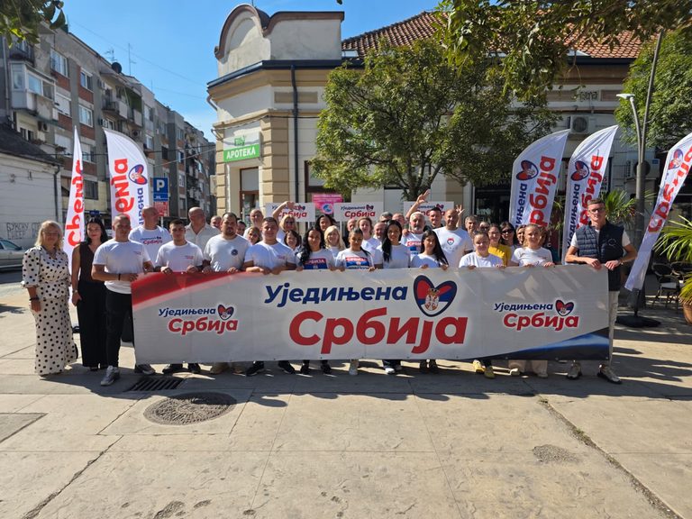 U centru Smederevske Palanke održan štand SNS-a: Građani u otvorenom dijalogu pružili snažnu podršku politici razvoja - Palanka info