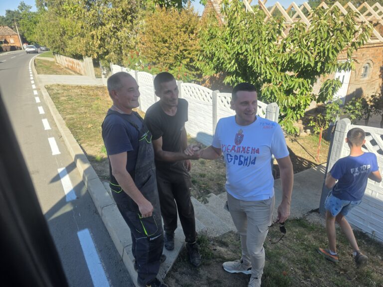SNAŽNA PODRŠKA IZ SMEDEREVSKE PALANKE: Građani zaustavljali kolone autobusa na putu za veličanstveni skup u Areni! - Palanka info