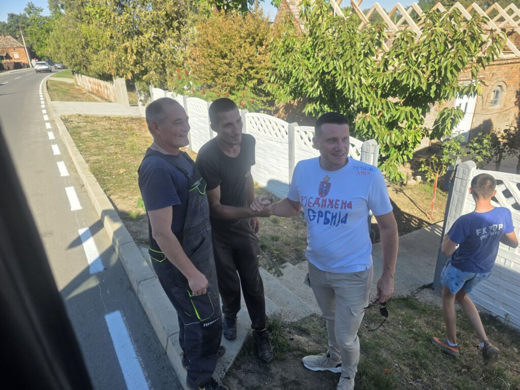 SNAŽNA PODRŠKA IZ SMEDEREVSKE PALANKE: Građani zaustavljali kolone autobusa na putu za veličanstveni skup u Areni! - Palanka info