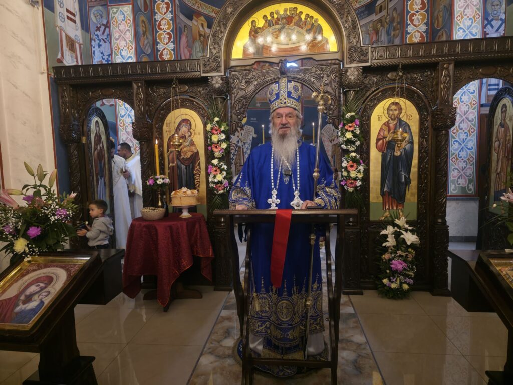 MITROPOLIT JOVAN NA HRAMOVNOJ SLAVI U SMEDEREVSKOJ PALANCI: VELIKI BROJ VERNIKA DOČEKAO ARHIJEREJA NA KOLONIJI - Palanka info MITROPOLIT JOVAN NA HRAMOVNOJ SLAVI U SMEDEREVSKOJ PALANCI: VELIKI BROJ VERNIKA DOČEKAO ARHIJEREJA NA KOLONIJI - Palanka info