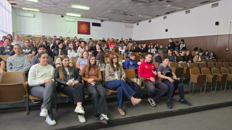 UČENICI ŠKOLSKIH PARLAMENATA POSETILI SKUPŠTINU OPŠTINE SMEDEREVSKA PALANKA - Palanka info