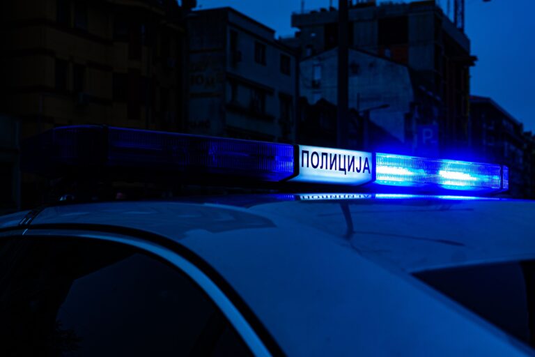 SKOKNUO DO RADNJE I OSTAVIO KLJUČEVE U BRAVI: Maloletnici ukrali "folksvagen" na Vračaru, pokupili društvo pa ih ubrzo zaustavila policija - Palanka info