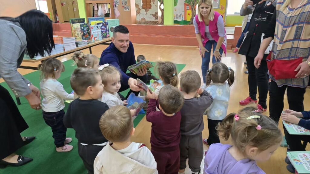 Opština Smederevska Palanka obezbedila besplatne udžbenike za 1.382 mališana u PU „Čika Jova Zmaj“ - Palanka info Opština Smederevska Palanka obezbedila besplatne udžbenike za 1.382 mališana u PU „Čika Jova Zmaj“ - Palanka info