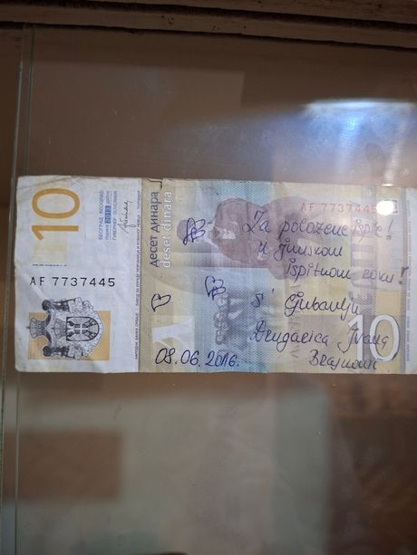 DIRLJIVA PRIČA POKRENULA DRUŠTVENE MREŽE: NOVČANICA SA POSVETOM LUTA DECENIJU, PANČEVAC TRAŽI IVANU DA JOJ VRATI NJENU USPOMENU - Palanka info