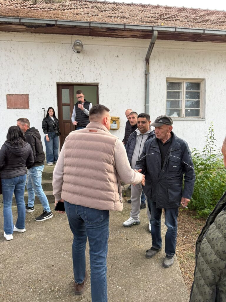 VUČEN U RAZGOVORU SA MEŠTANIMA MRAMORCA I CEROVCA: U MRAMORCU NOVI MOST VREDAN PREKO 300.000 EVRA, U CEROVCU DEFINISANI KLJUČNI PRIORITETI - Palanka info