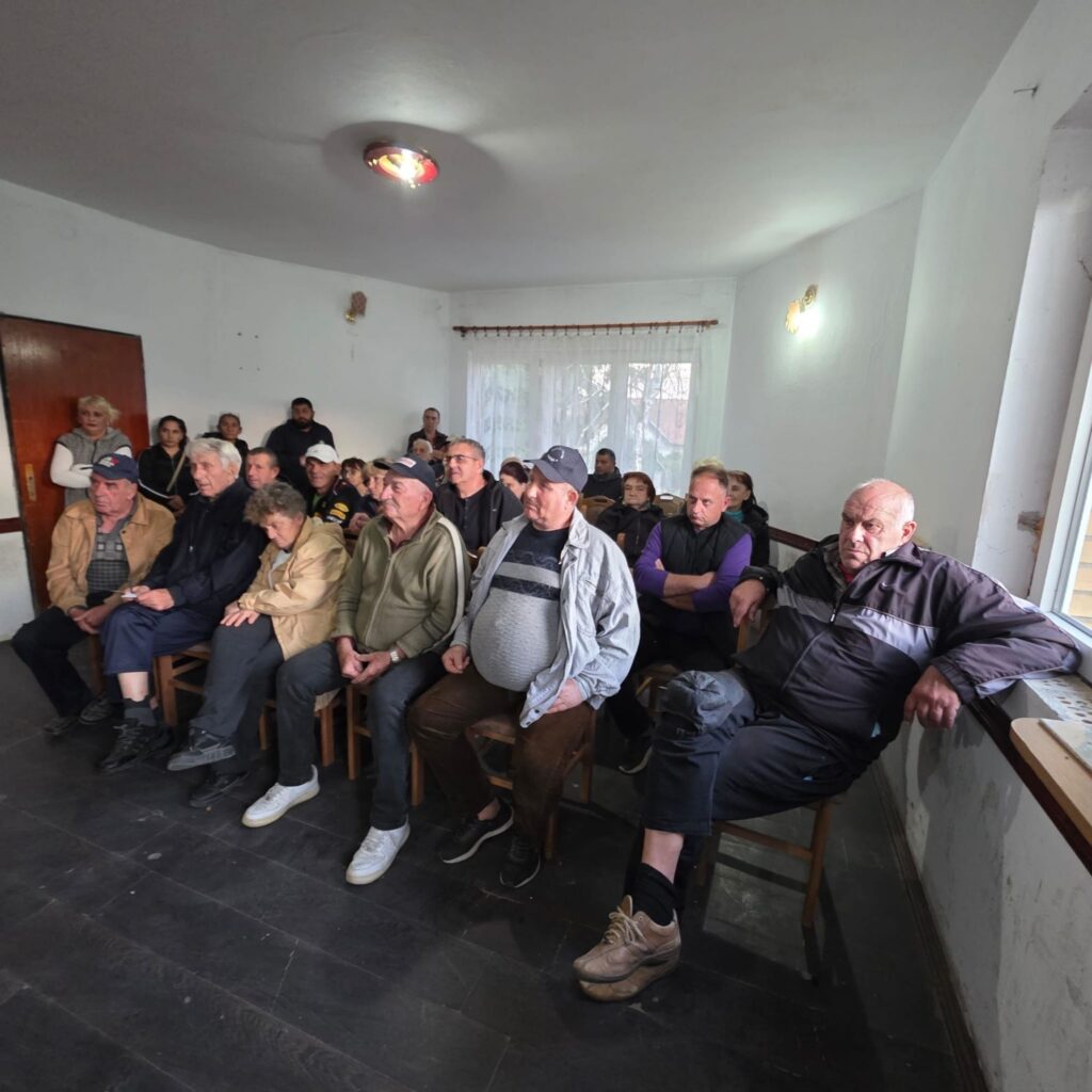 OO SNS Smederevska Palanka na čelu sa Nikolom Vučenom u Pridvoricama: Otvorenim dijalogom sa meštanima do bržeg razvoja sela - Palanka info