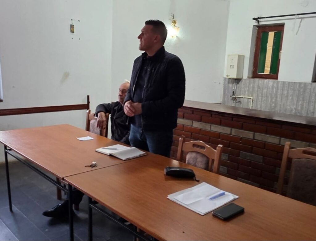 OO SNS Smederevska Palanka na čelu sa Nikolom Vučenom u Pridvoricama: Otvorenim dijalogom sa meštanima do bržeg razvoja sela - Palanka info